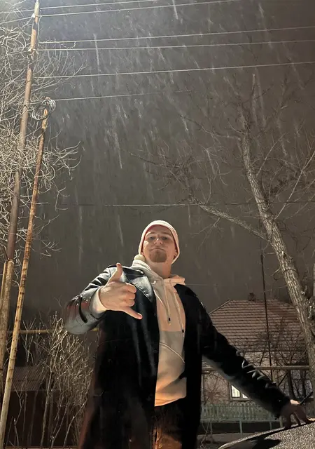 Я Никита, 19, из Варшавы, ищу знакомства на одну ночь