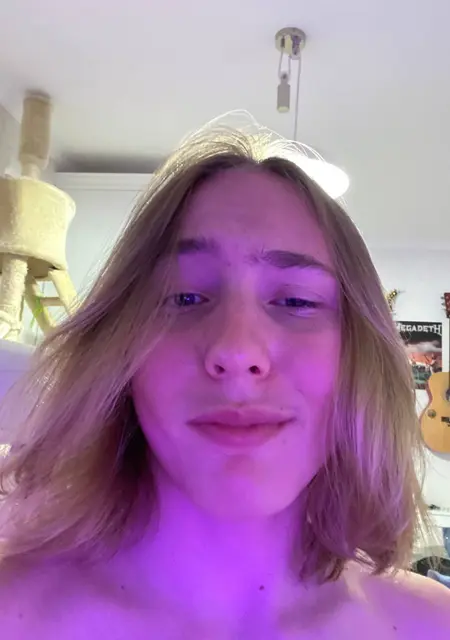 Я Ваня, 18, из Киева, ищу знакомство для вирта