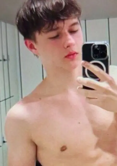 Я Maksim, 20 років з Здолбунівших, шукаю знайомство для спілкування