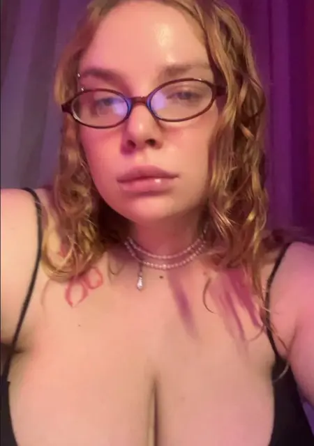 Я Лика, 23, из Решт, ищу знакомство для общения