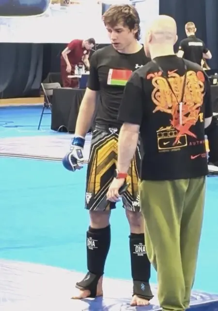 Я Марк, 21, из Витебска, ищу знакомство для приятного времяпровождения