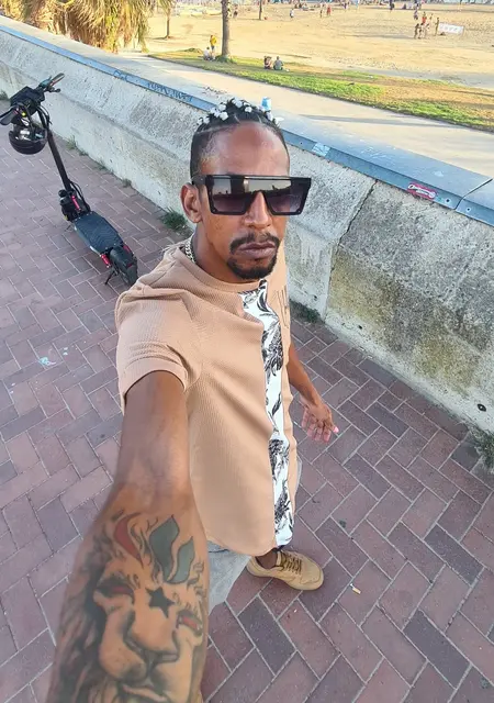 Soy Mulatocubano, 41 años de Madrid, busco conocer gente para relación sin ataduras