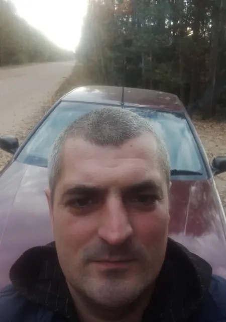 Я Олег, 36, из Бобруйска, ищу знакомство для приятного времяпровождения