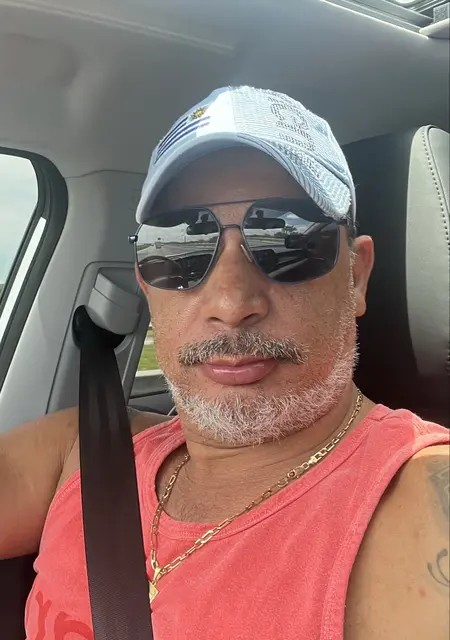 Guto из Франка, ищу на сайте открытые отношения