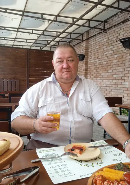 Александр из Донецка, ищу на сайте знакомства без обязательств