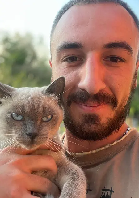 Я Юрій, 28, из Коростеня, ищу знакомства на одну ночь