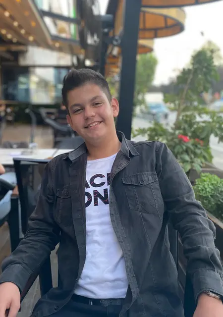 Berke из Бурсы, мне 30, познакомлюсь для дружбы