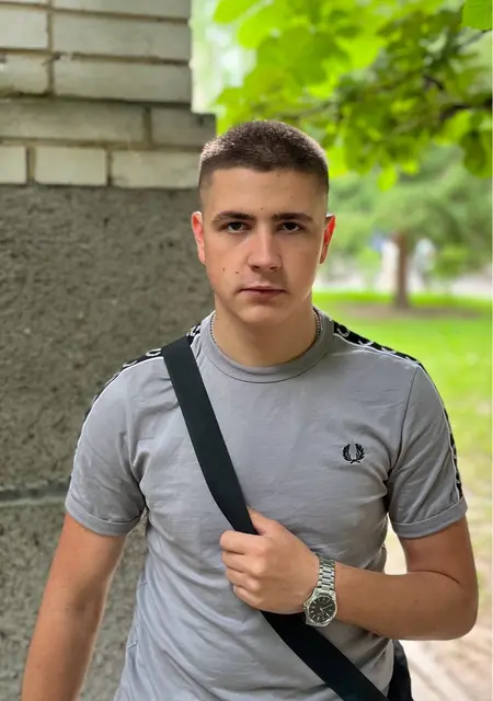 Ярослав из Запорожья, мне 19, познакомлюсь на одну ночь