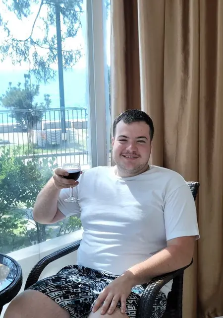 Я Иван, 20, из Гомеля, ищу знакомство для постоянных отношений