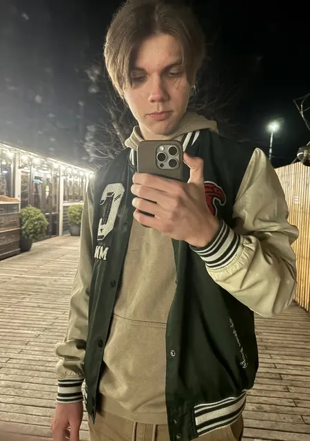 Я Виталий, 19, из Житомира, ищу знакомство для вирта