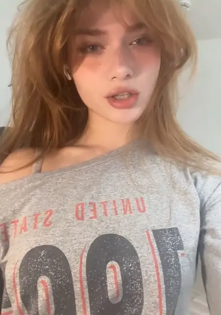 I'm Lily, 18 from Sheffield, seeking connections for chat