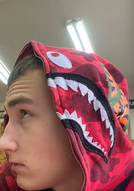 Я Игорь, 18, из Гомеля, ищу знакомство для приятного времяпровождения