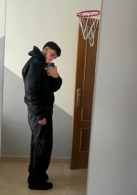 Carlosss de Alcorcón, tengo 20 años, listo para conocer para conversación virtual