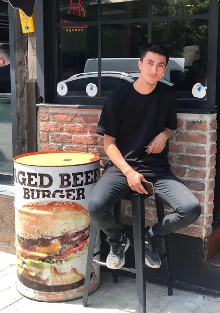 Mert из Анталии, мне 25, познакомлюсь без обязательств