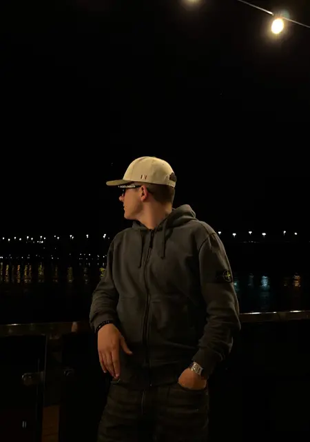 Oleg из Черкасс, ищу на сайте открытые отношения