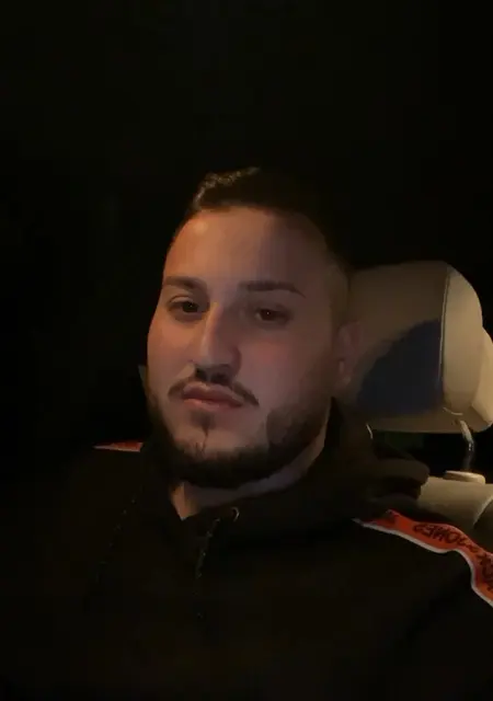 Я Danut Valentin, 24, знакомлюсь для открытые отношения в Бузэу