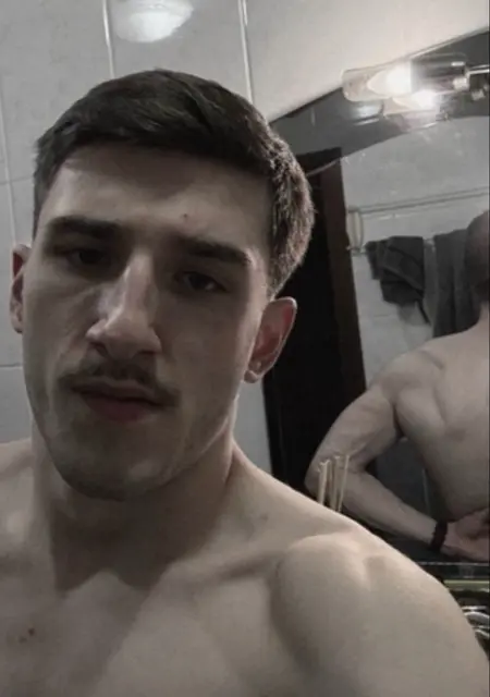 Я Vvvr, 18 років з Кривого Рогу, шукаю знайомство для постійних стосунків