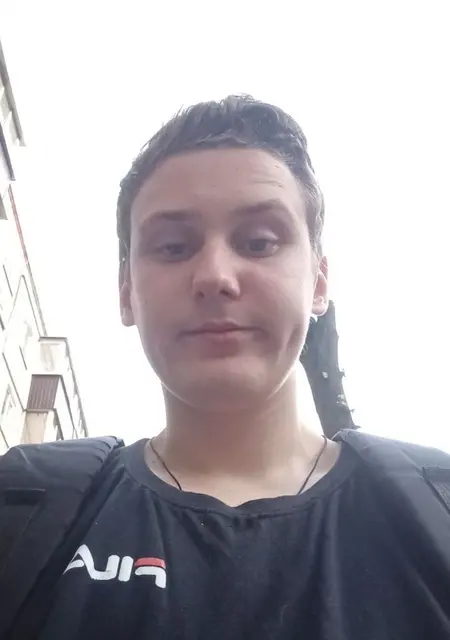 Я Макс, 20, из Гомеля, ищу знакомства без обязательств