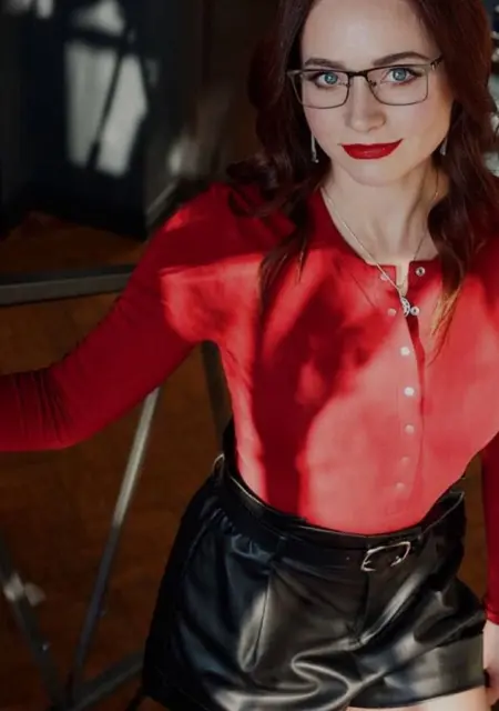 Аня из Парижа, ищу на сайте вирта