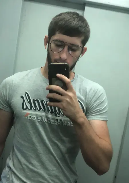 Amir из Хемниц, мне 26, познакомлюсь для приятного времяпровождения