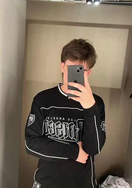 Кирилл из Харькова, мне 18, познакомлюсь на одну ночь