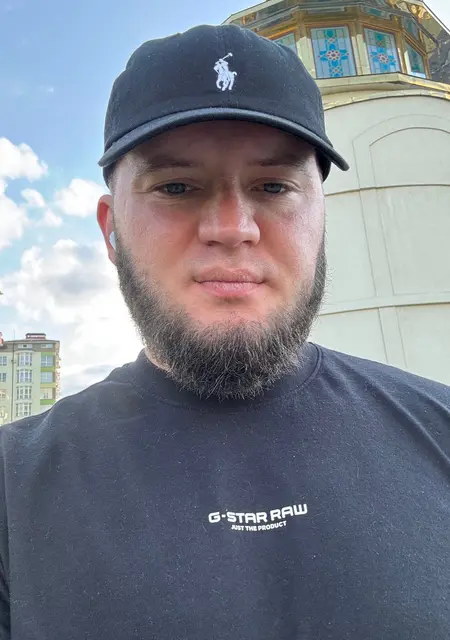 Leon из Сучавы, мне 29, познакомлюсь для дружбы