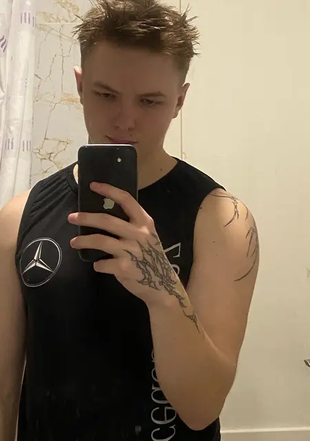 Я Егор, 18, из Киева, ищу знакомства на одну ночь