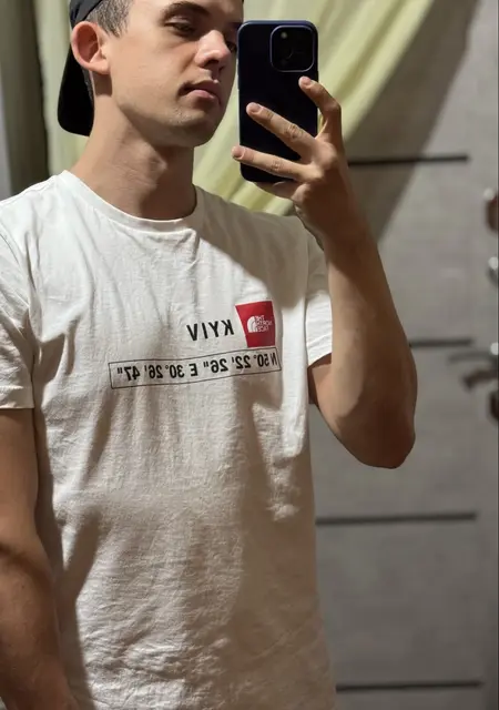 Я Александр, 26 років з Нікополя, шукаю знайомства без зобов'язань