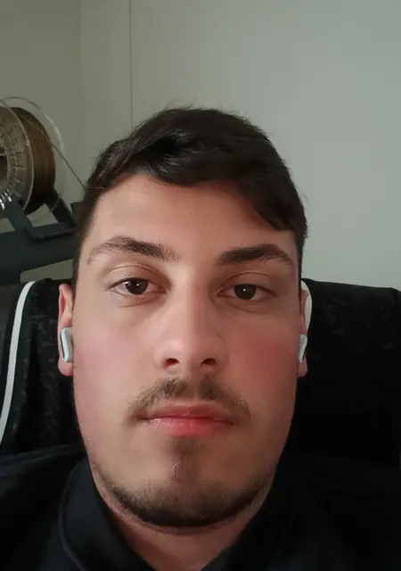 Marcos de Sevilla, tengo 19 años, listo para conocer para lío de una noche