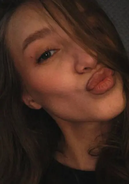 Я Кира, 26, знакомлюсь без обязательств в Праге