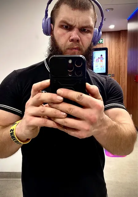 Я Stas, 28, из Варшавы, ищу знакомство для приятного времяпровождения