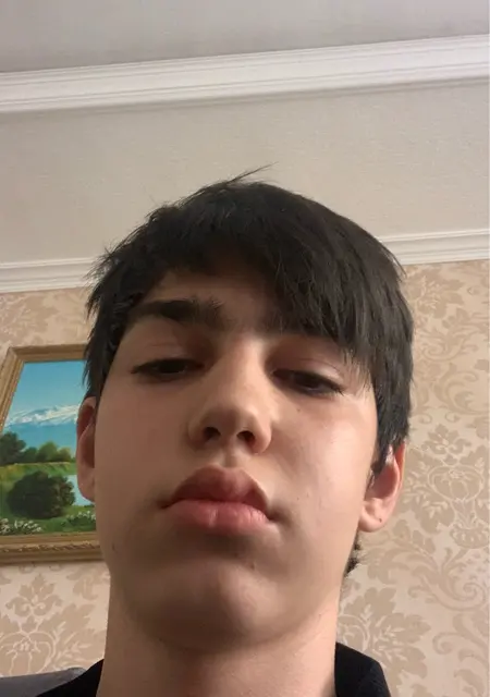 Тигран из Парижа, ищу на сайте дружбу