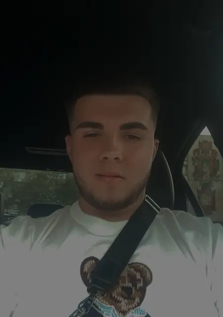 Арсен из Черновцов, мне 19, познакомлюсь на одну ночь