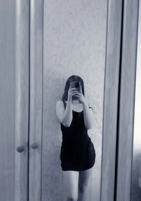 Я Света, 20 років з Маріуполя, шукаю знайомство для відкриті стосунки