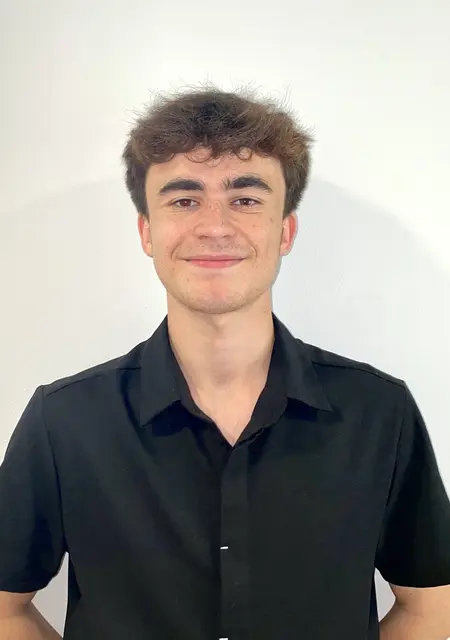 I'm Loren, 21 from London, seeking connections for one-night stand