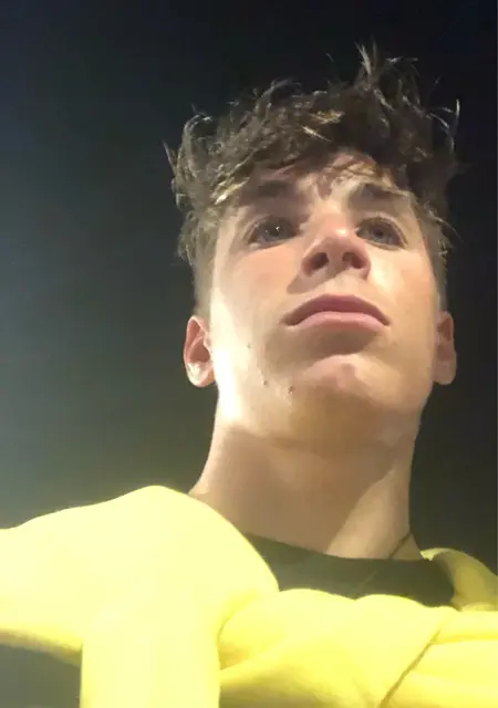 Я Konstantin, 18, знакомлюсь без обязательств в Риме