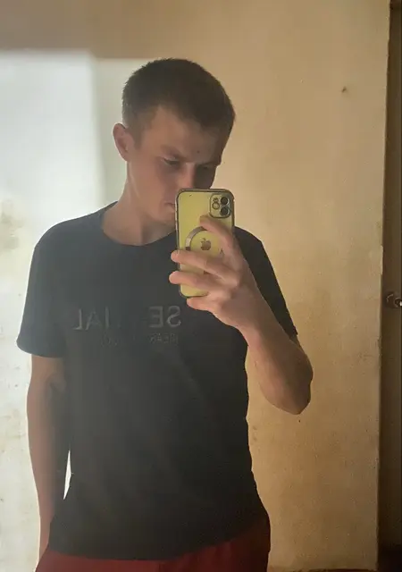 Я Hdvdh, 21, знакомлюсь на одну ночь в Кривом Роге