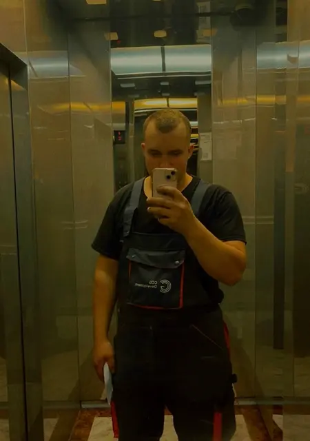 Тім з Києва, мені 21 років, познайомлюсь на одну ніч