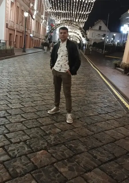 Я Овез, 18, знакомлюсь для открытые отношения в Борисове