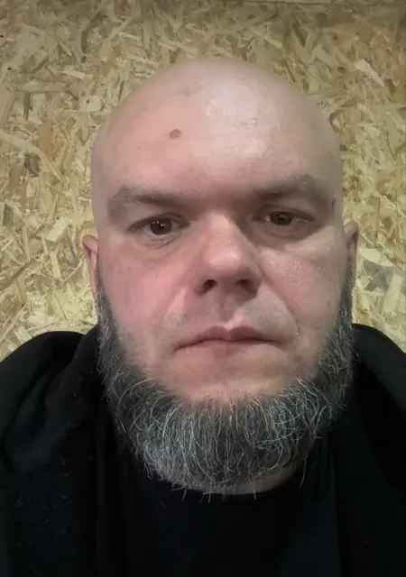 Я Олексій, 41 років, знайомлюсь без зобов'язань у Першотравенськ