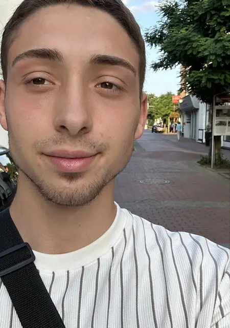 Maksim из Хальтерне, мне 19, познакомлюсь на одну ночь