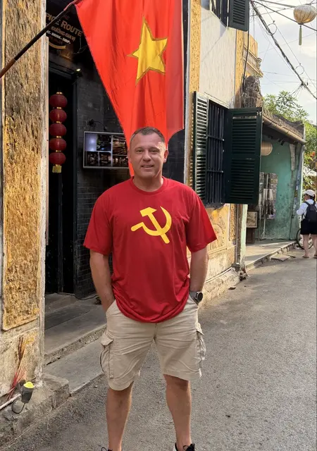 Я Сергей, 45, знакомлюсь для совместных путешествий в Софии