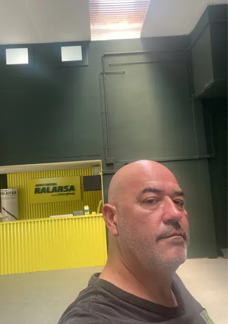 Soy Toni, 50 años de Sabadell, busco conocer gente para relación sin ataduras