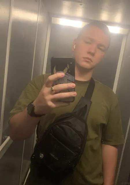 Кирилл из Франкфурта-на-майне, мне 25, познакомлюсь на одну ночь