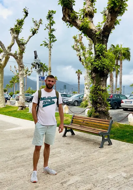 Я Tihon, 29, знакомлюсь для общения в Бургаснувшем