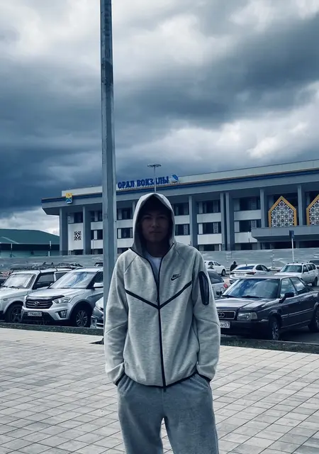 Sherhan из Уральска, мне 18, познакомлюсь на одну ночь