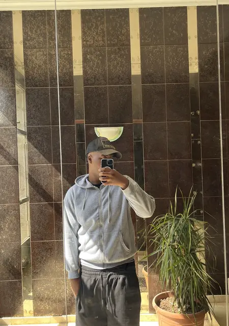 Soy Andrés, 19 años, conociéndome para lío de una noche en Tuy