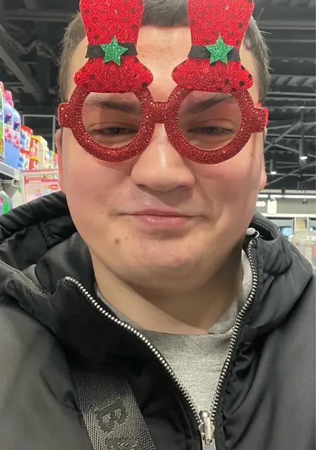 Марк из Кривого Рога, мне 22, познакомлюсь на одну ночь