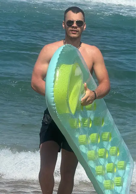 Dima from Rotherham, 27 years old, ready to meet for open relationship