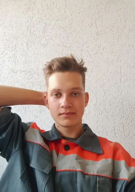 Дима из Солигорска, мне 19, познакомлюсь на одну ночь